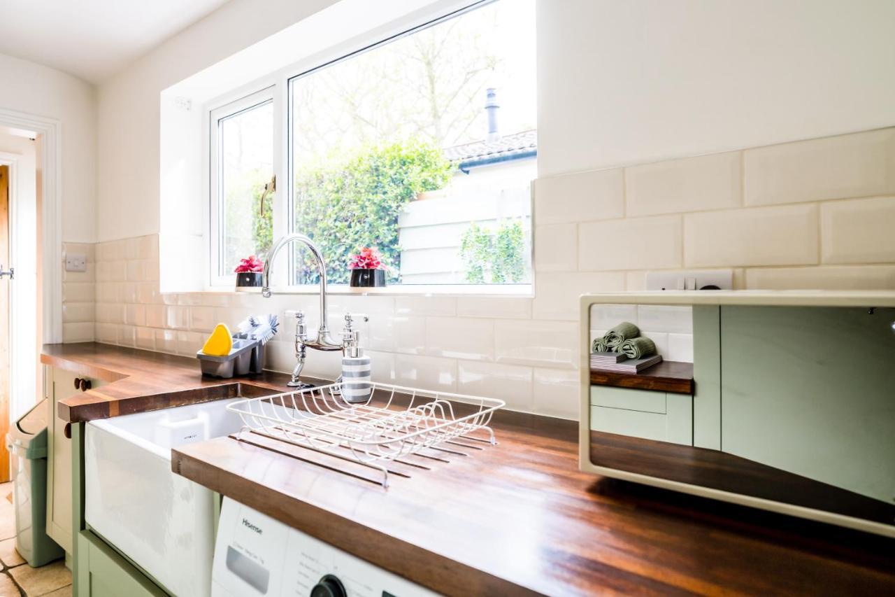 Laurel Cottage Burton  ภายนอก รูปภาพ