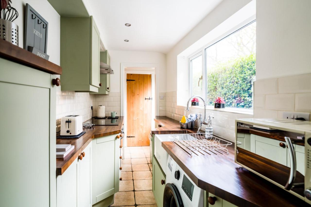 Laurel Cottage Burton  ภายนอก รูปภาพ