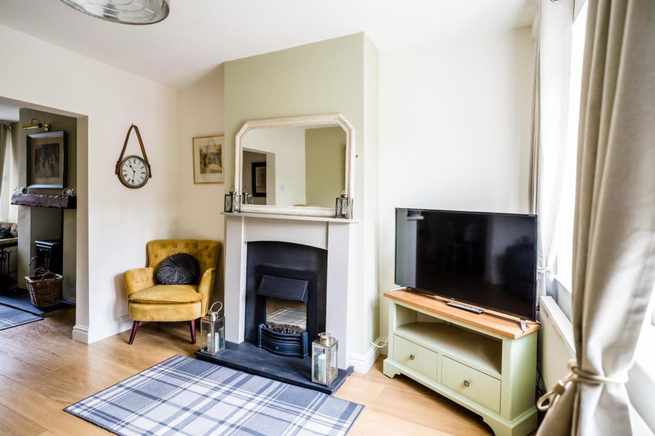 Laurel Cottage Burton  ภายนอก รูปภาพ