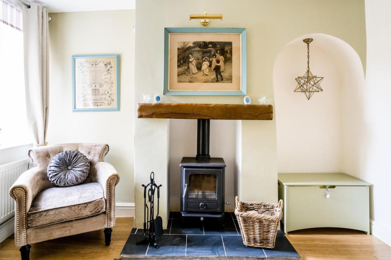 Laurel Cottage Burton  ภายนอก รูปภาพ